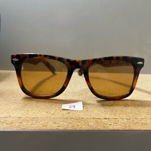 Unisex tortoise sunglasses